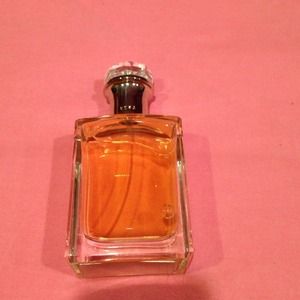Ezra perfume