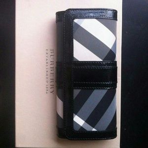 SOLD!!! New Burberry wallet