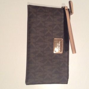 **SOLD** Michael kors clutch