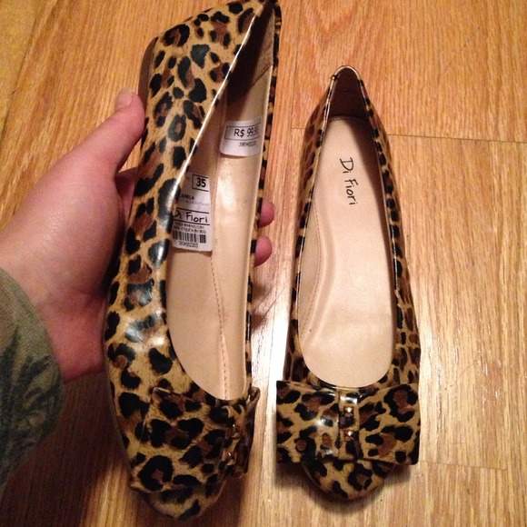 NWOB Size 7 leopard print flats from Brazil! - Picture 2 of 4
