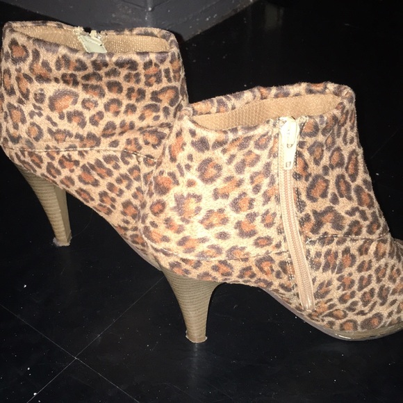 Booties! 👠👢 - Picture 2 of 3