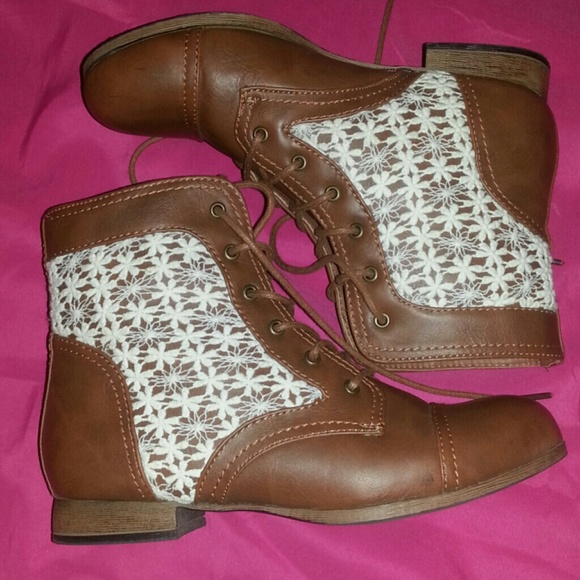 Boots - combat boots and tank top bundle