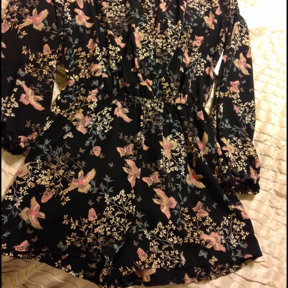 Asian designs long sleeve romper - Picture 4 of 4