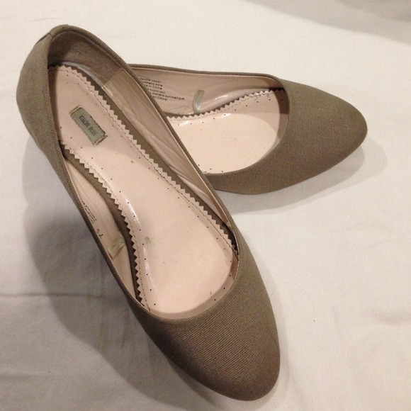 Taupe & textured Kimchi Blue flats, worn once!