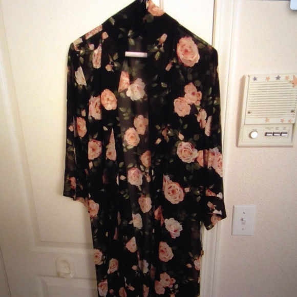❌SOLD❌ Sheer Floral Kimono