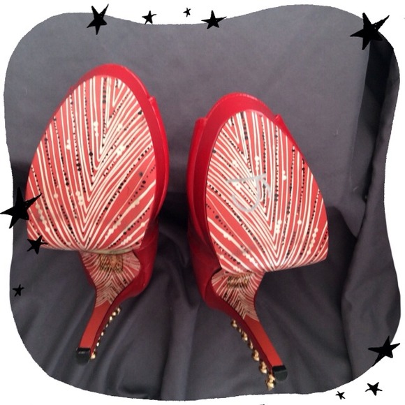 SOLD Red patent leather open toe platform heels - Picture 3 of 4