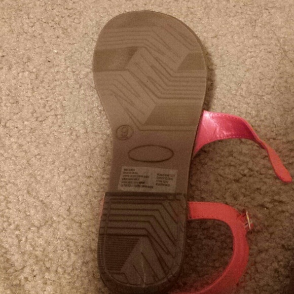 Candies caricky coral sandals. Size 9 - Picture 2 of 4