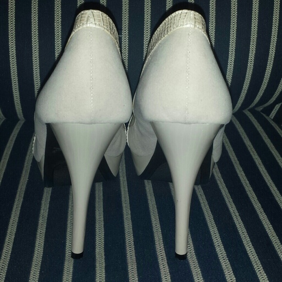 Anne Michelle Nude Platform Bow Heels Size 10 - Picture 3 of 4