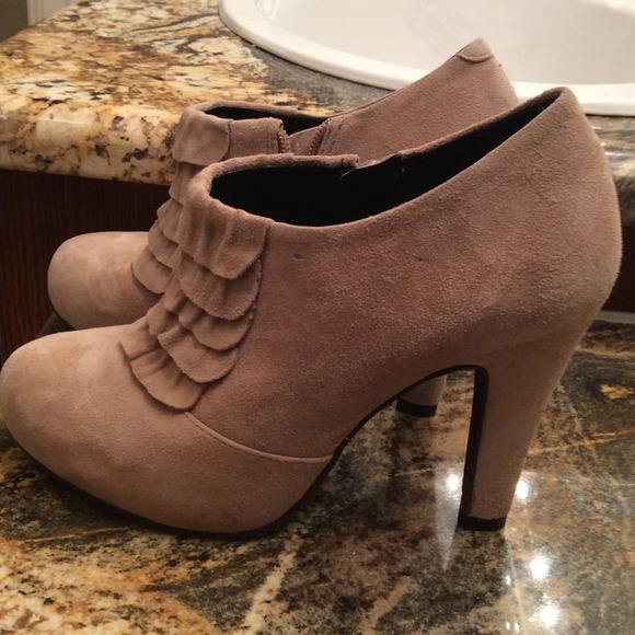 Beautiful Gianni Bini boots