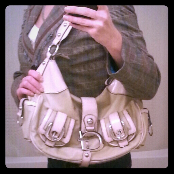 ***Sold in bundle****guess Medium Tote