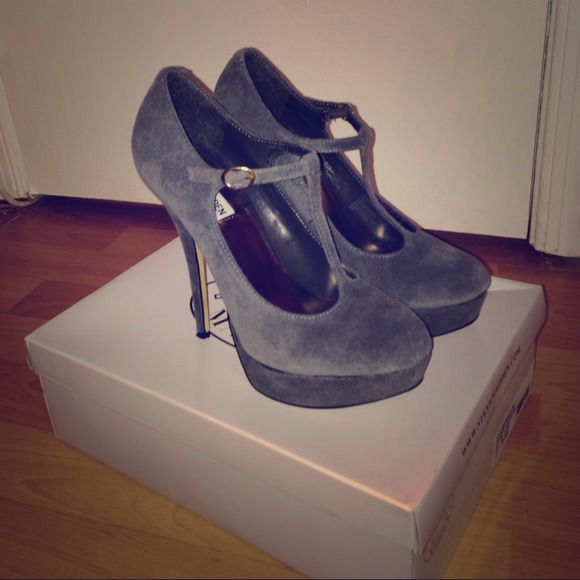 Steve Madden Shoes - Steve Madden Grey Suede Pumps