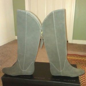 Steve Madden Limberr Gray Suede Zipback Boot