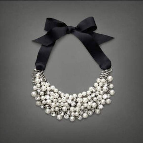 Abercrombie pearl/diamond statement necklace