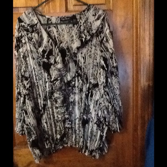 Black and White Blouse - Picture 1 of 2