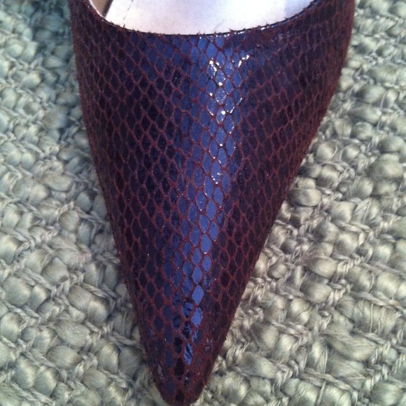 🚫SOLD IN BUNDLE🚫💛BROWN FAUX SNAKE SKIN HEELS💛 - Picture 2 of 4