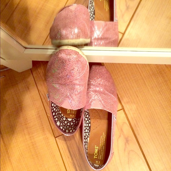 TOMS size 8