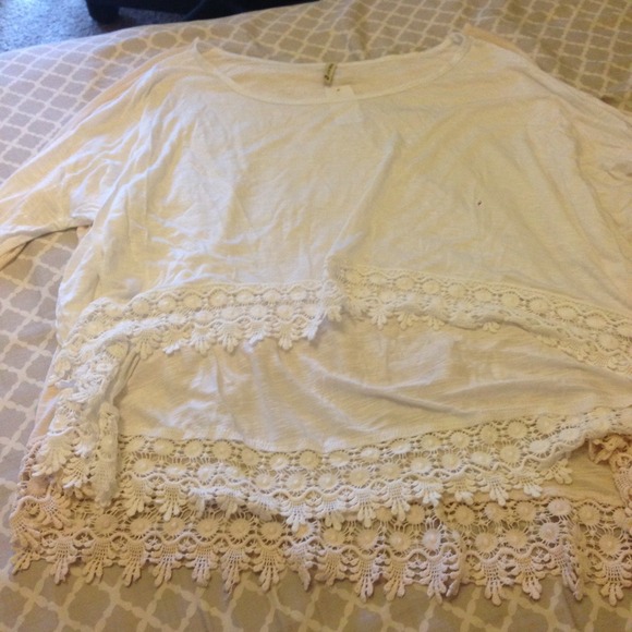 ❌SOLD❌LF Pink Crochet 3/4 Sleeve Top - Picture 2 of 3