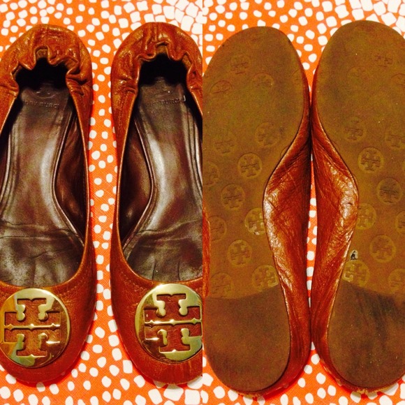 ⭐️FINAL SALE⭐️Tory Burch Saffiano Reva's - Picture 2 of 4