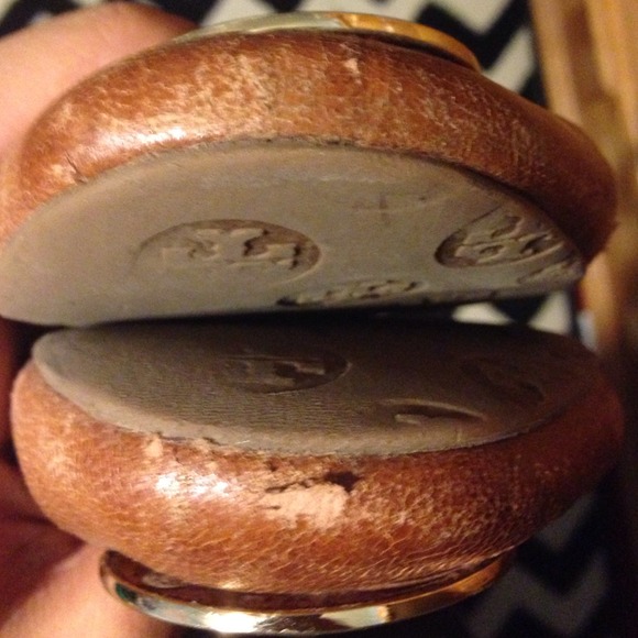 ⭐️FINAL SALE⭐️Tory Burch Saffiano Reva's - Picture 4 of 4