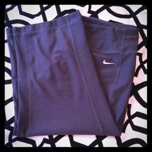 Nike dri-fit Capri workout pants