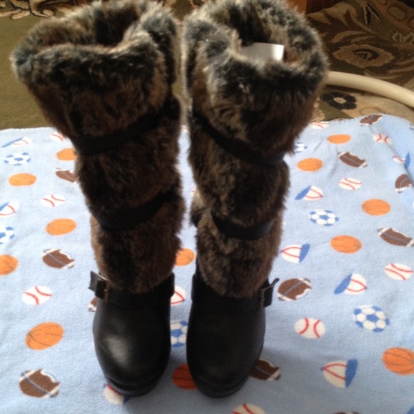 Fur boots