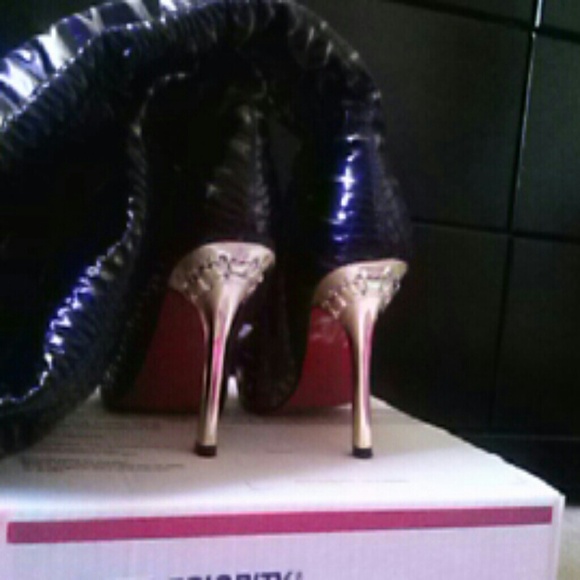 Boots - Picture 2 of 4