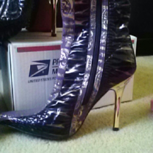 Boots - Picture 3 of 4