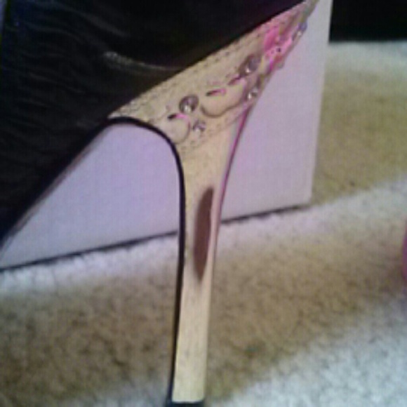 Boots - Picture 4 of 4