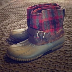 American Eagle red plaid duck boots