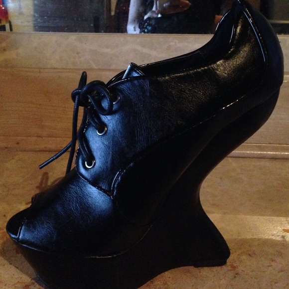 Heel less oxfords
