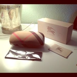 ✨AUTHENIC✨ BURBERRY CASE