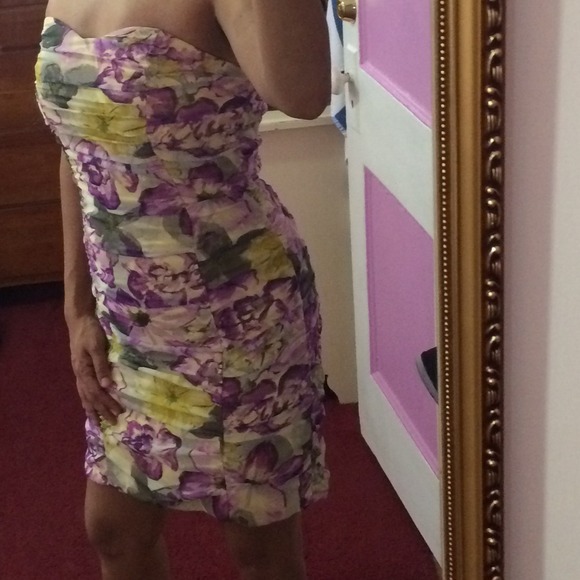 ❌❌SOLD❌❌ Floral Tube Dress (juniors 7) - Picture 2 of 4