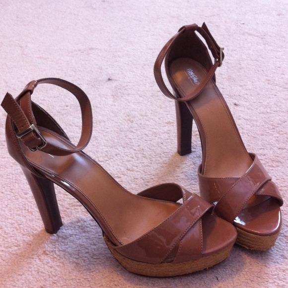 Mossimo Supply Co. Shoes - Mossimo Nude Platform Sandals size 9.5