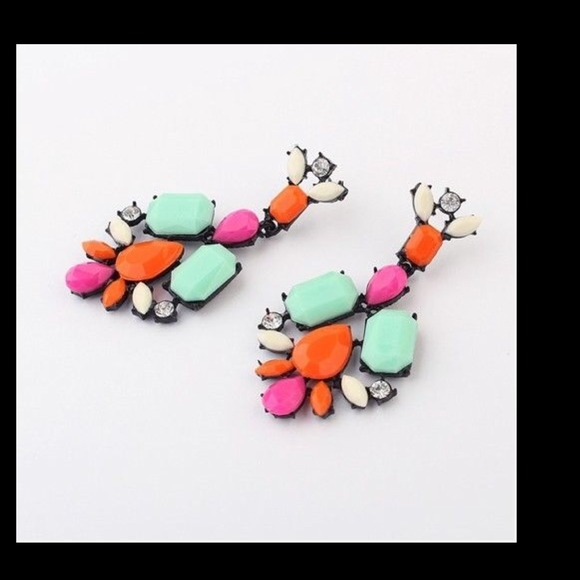 Jewelry - New beautiful party wear long earrings