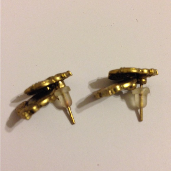 Animal earring with moving torso APE  [$3.00] - Picture 4 of 4