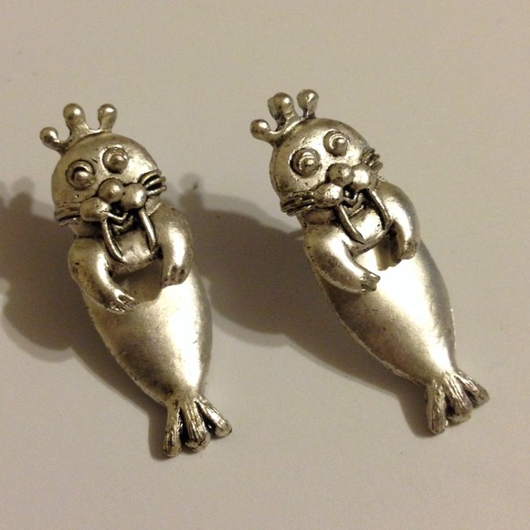 King Walrus earrings  [$3.00] - Picture 4 of 4