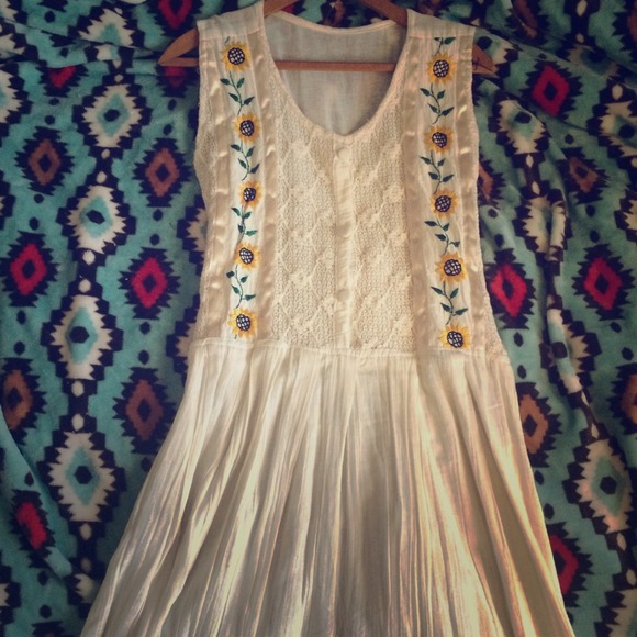 💥SOLD💥Sheer Vintage Sunflower Dress