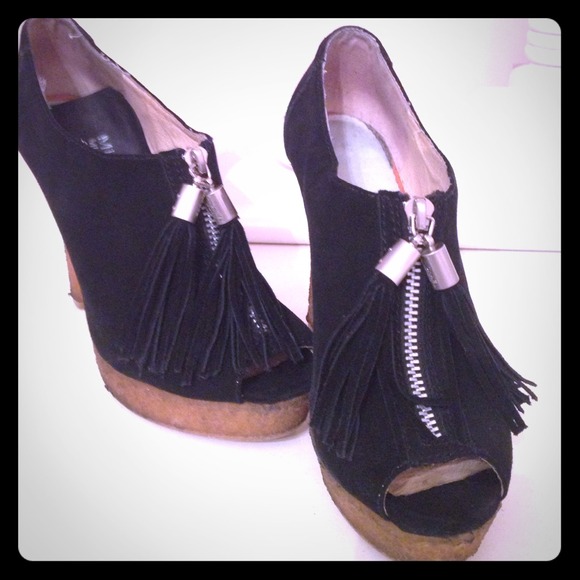 🎉HP 4/1🎉Black suede Michael Kors heels