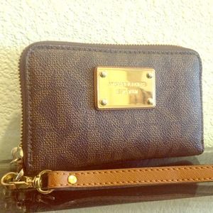 MICHAEL Michael Kors {MK wristlet wallet}