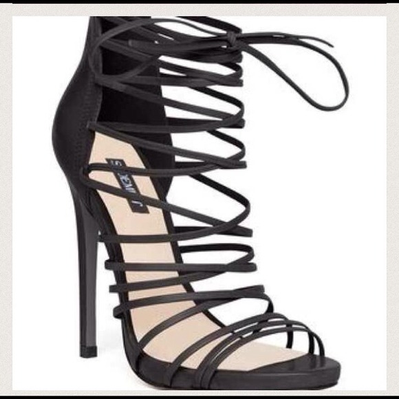 Shoe mint sz 7 'Marcelle' strappy heel.