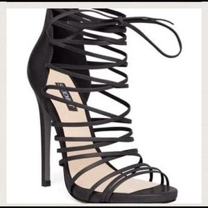 Shoe mint sz 7 'Marcelle' strappy heel.