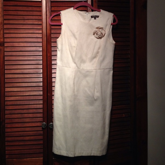 Off white flower embellishment dress - Picture 1 of 2