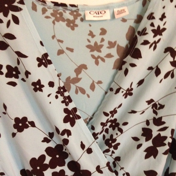 Plus sized Cato wrap top 14/16W - Picture 2 of 3