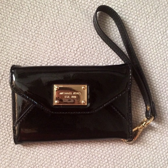 MICHAEL Michael Kors Clutches & Wallets - ❗️️Reduced❗️Michael Kors iPhone wristlet