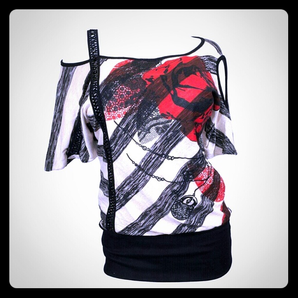 ↪Reduced↩  Flirty & Fun Top