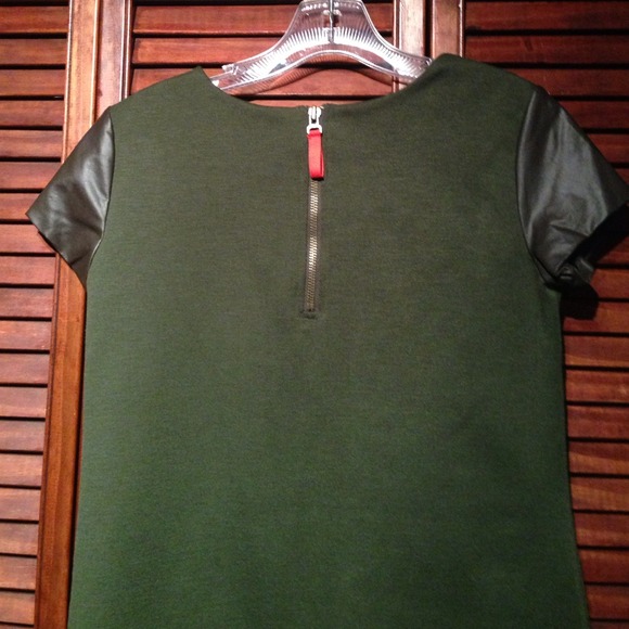 Tommy Hilfinger - Picture 4 of 4