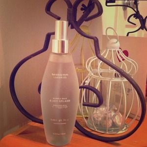 Bath& Body Works Purely Silk Body Splash