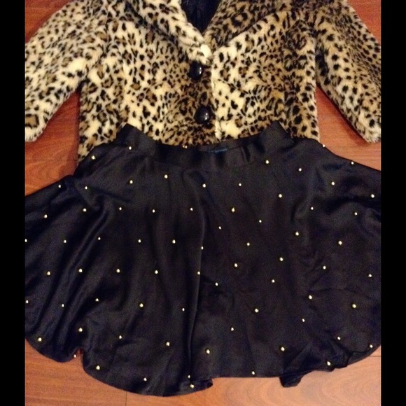 🚫🚫SOLD sateen like skirt with gold beads!🚫🚫 - Picture 3 of 3