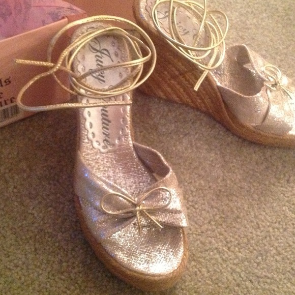 Authentic juicy couture gold espadrilles - Picture 2 of 4