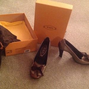 NIB NWTAuthentic Tod's brown heels